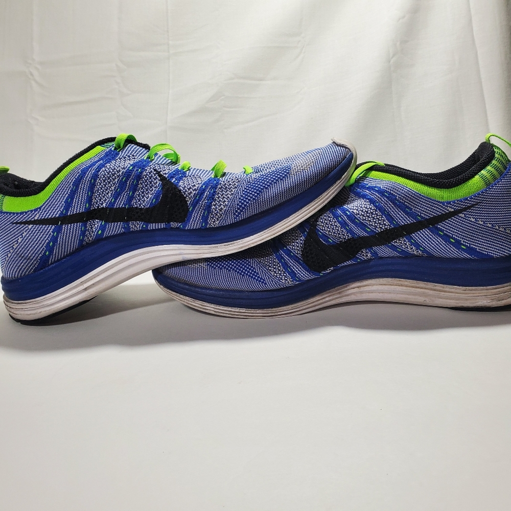 Nike Men's FlyKnit Size 11 Athletic Running Shoes